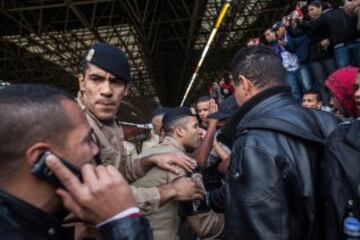 Una huelga de los empleados del sistema de metro de Sao Paulo agravó este jueves el caos de tránsito. El Movimiento de Trabajadores Sin Casa marchó hacia el estadio de la inauguración.