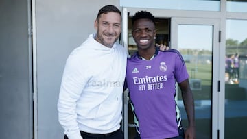 Roma legend Franceso Totti expressed his admiration for Real Madrid during a visit to Valdebebas. He attended Saturday’s game against Celta at the Santiago Bernabéu.