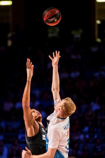 Anthony Randolph y Tryggvi Hlinason.