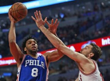 Jahlil Okafor y Pau Gasol.