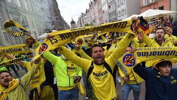 Aficionados del Villarreal antes de la final de la Europa League contra el Manchester United en Gdansk, Polonia