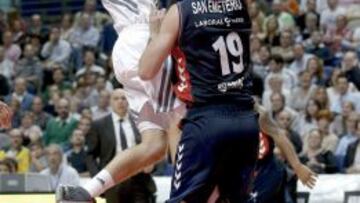 El Palacio se entrega a Carroll; gran exhibición del Real Madrid