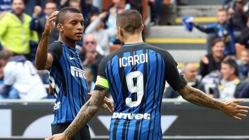 Milan (Italy), 10/09/2017.- Inter's Mauro Icardi (R) clebrates scoring the 1-0 lead goal with his teammate Dalbert Henrique (L) during the Italian Serie A soccer match between FC Internazionale and SPAL in Milan, Italy, 10 September 2017. (Italia) EFE/EPA/MATTEO BAZZI