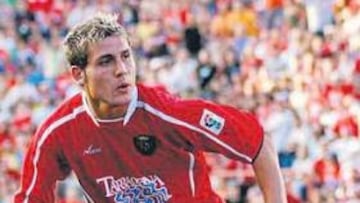 <b>RECORDADO. </b> Diego Torres, jugando un partido con el Nàstic.
