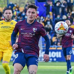 El Alcorcón resucita frente al Huesca con un gol de Borja Valle