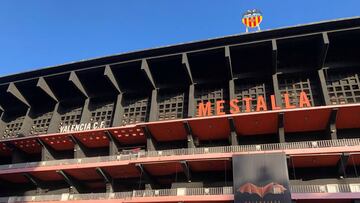 05/02/20 NUEVAS LONAS EN EL ESTADIO DEL VALENCIA MESTALLA