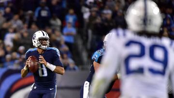 NASHVILLE, TN - OCTOBER 16: Malik Hooker #29 of the Indianapolis Colts watches quarterback Marcus Mariota #8 of the Tennessee Titans drop back to throw a pass during the second half of a 36-22 Titan victory at Nissan Stadium on October 16, 2017 in Nashville, Tennessee. Frederick Breedon/Getty Images/AFP
== FOR NEWSPAPERS, INTERNET, TELCOS & TELEVISION USE ONLY ==