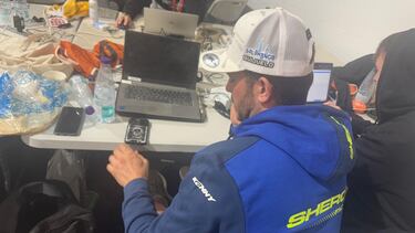 Lorenzo Santolino, en la sala de prensa del Dakar 2025.