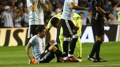 Soccer Football - 2018 World Cup Qualifications - South America - Argentina v Peru - La Bombonera stadium, Buenos Aires, Argentina - October 5, 2017. Fernando Gago of Argentina reacts. REUTERS/Agustin Marcarian