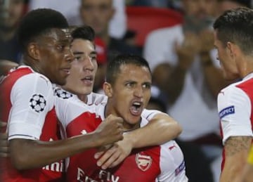 Alexis Sánchez mostró su poder goleador en la Champions