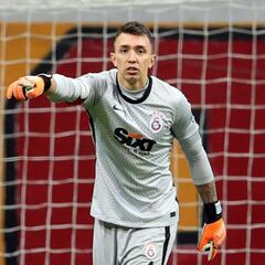 Muslera volvió a jugar 221 días después