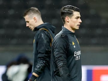 Lunin y Kepa se ejercitan en el césped del Olímpico de Berlín.