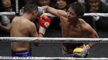 Naoya Inoue golpea a Nonito Donaire durante su combate.