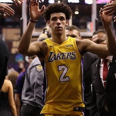 Primer gran show de Lonzo Ball: 29+11+9 y victoria de los Lakers