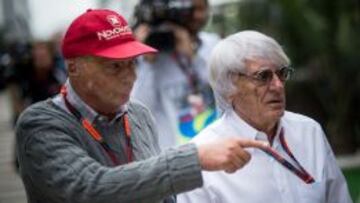 Niki Lauda habla con Bernie Ecclestone en el GP de Rusia.