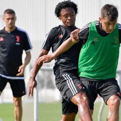 Cuadrado, Buffon, Dybala... el banco que complicaría a Sarri