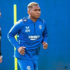 Gio Van Bronckhorst elogia la nueva actitud de Alfredo Morelos