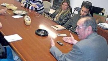 <b>REUNIÓN. </b>Rafael Campanero dialogó ayer con representantes de los distintos medios de comunicación de la ciudad.