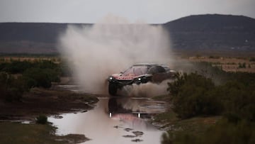 Carlos Sainz se coloca líder del Dakar y Barreda se lesiona