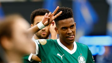 Soccer Football - FIFA Club World Cup - Group A - Palmeiras v FC Porto - MetLife Stadium, East Rutherford, New Jersey, U.S. - June 15, 2025 Palmeiras' Estevao gestures before the match REUTERS/Susana Vera