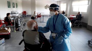 Las residencias no registran muertes por COVID en la última semana: primera vez en 2021