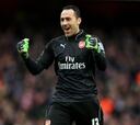 Con Ospina en el arco, Arsenal golea al Aston Villa de Sánchez
