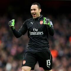 Con Ospina en el arco, Arsenal golea al Aston Villa de Sánchez