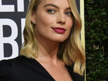 Margot Robbie en la alfombra roja de los Globos de Oro 2018.