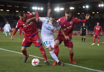 Lucas Vázquez entre Luis Valcarce y Gregorio Sierra.