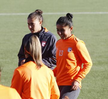 Luis Amaranto Perea recibe a 'Las Leonas' en la sede del Atlético