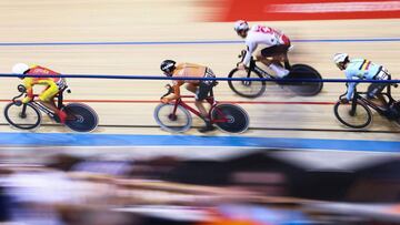 (From L) Spain&#039;s Albert Torres Barcelo, Netherlands&#039; Jan Willem van Schip, Switzerland&#039;s Claudio Imhof and Belgium&#039;s Lindsay de Vylder compete in the omnium part scratch race at the European Track Cycling Championships in Apeldoorn, on October 18, 2019. (Photo by Vincent Jannink / ANP / AFP) / Netherlands OUT