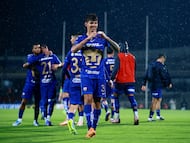 Pumas aspira al liderato de la Liga MX, pero para ello deberá vencer a unos Tuzos que aspiran todavía al segundo puesto que justamente pertenece a los auriazules.