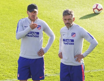 Nelson Vivas con el Cholo en una sesión del Atlético.