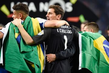 Iker Casillas junto a sus compañeros de equipo. 