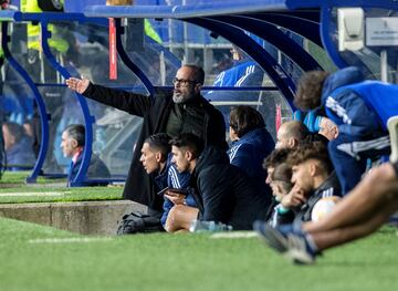 Álvaro Cervera, entrenador del Oviedo en el Banquillo.

