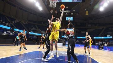 El Lenovo Tenerife arrasa para acabar líder del grupo J