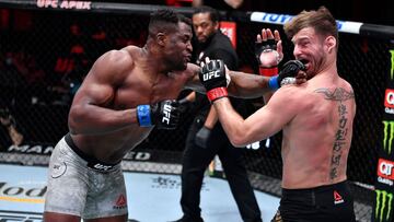 Ngannou noquea a Miocic en el UFC 260.