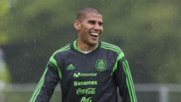 Carlos Salcido en un entrenamiento con la Selección Nacional el año pasado previo al Mundial de Brasil.