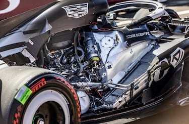 El auto de Checo Pérez se cae a pedazos