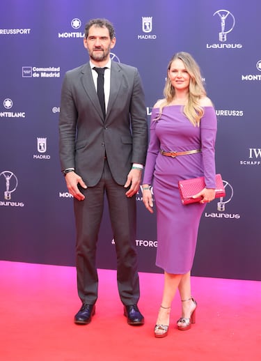  El presidente de FIBA Europa y ex jugador de baloncesto, Jorge Garbajosa (i), posa a su llegada a la ceremonia de entrega de los Premios Laureus.
