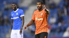 Marlon, jugador brasile&ntilde;o del Shakhtar Donetsk, en uno de los partidos de la previa de Champions contra el Genk.