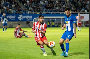 Perovic y Embarba guían al Almería ante un combativo Lorca