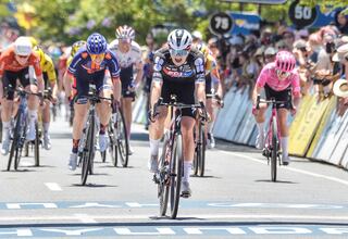 Wollaston impone su velocidad y viste el primer maillot de líder