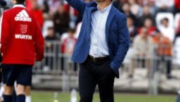 El entrenador del Almeria Sergi Barjuan.