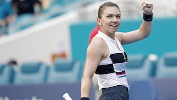 Simona Halep celebra su victoria ante Qiang Wang en los cuartos de final del Miami Open en el Miami Open Tennis Complex.