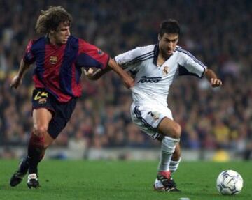 FUTBOL PUYOL Y RAUL GONZALEZ EN EL BARCELONA REAL MADRID