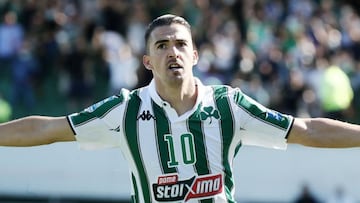 Carlitos López celebra uno de sus goles con Panathinaikos.