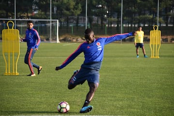 Davinson Sánchez entrena con Colombia en Corea del Sur