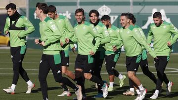 Canales, junto a sus compañeros.