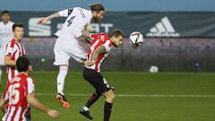 Sergio Ramos con Inigo Mart&iacute;nez.